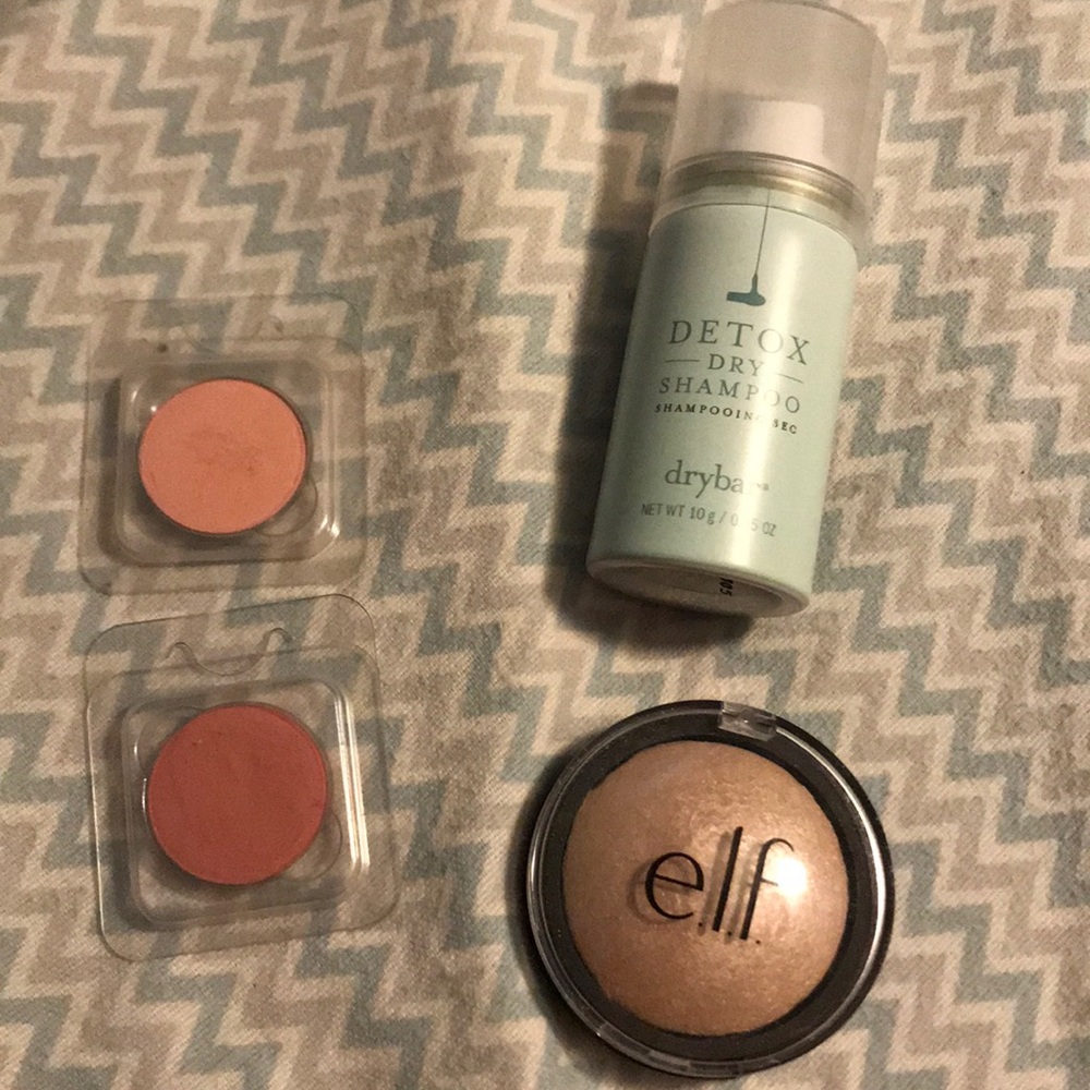 Makeup bundle with a dry shampoo